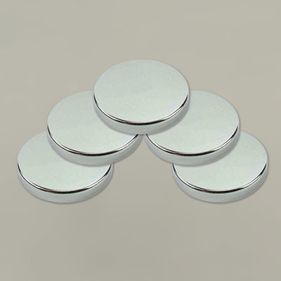 Magnetic buttons