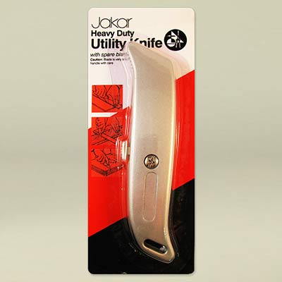 Retractable heavy duty utility knife